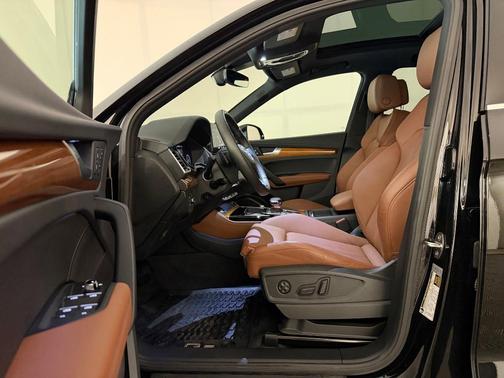 Mythos Black Metallic 2022 Audi Q5 e 55 S line quattro Premium