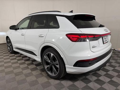 Glacier White Metallic 2024 Audi Q4 e-tron 55 quattro Premium