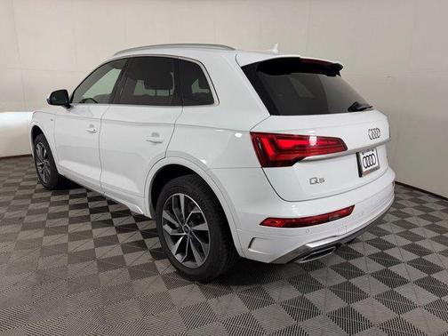 Glacier White Metallic 2023 Audi Q5 45 S line Premium Plus