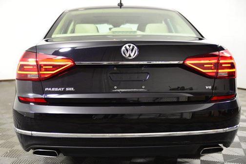 2017 Volkswagen Passat V6 SEL Premium