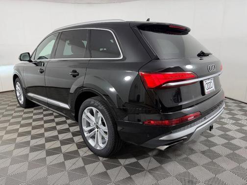 Mythos Black Metallic 2025 Audi Q7 45 Premium
