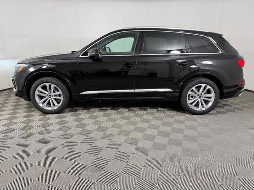 Mythos Black Metallic 2025 Audi Q7 45 Premium