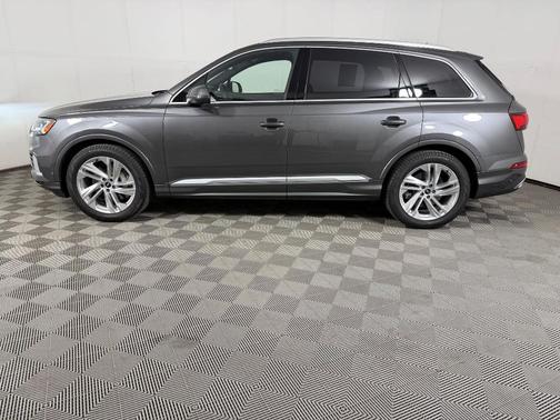 Samurai Gray Metallic 2021 Audi Q7 55 Prestige