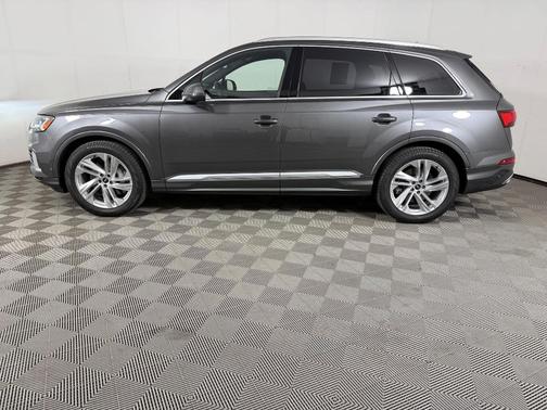 Samurai Gray Metallic 2021 Audi Q7 55 Prestige