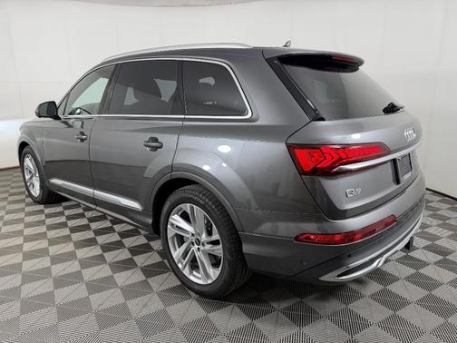 Samurai Gray Metallic 2021 Audi Q7 55 Prestige