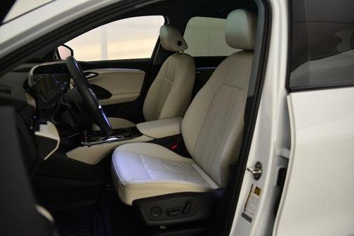 Glacier White Metallic 2025 Audi Q6 e-tron Premium