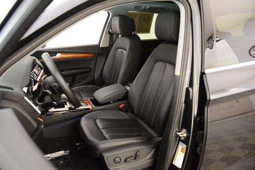 Manhattan Gray Metallic 2023 Audi Q5 40 Premium