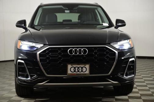Mythos Black Metallic 2023 Audi Q5 e 55 S line quattro Premium