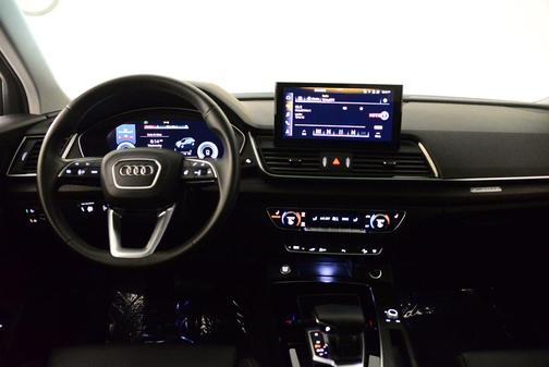 Mythos Black Metallic 2023 Audi Q5 e 55 S line quattro Premium