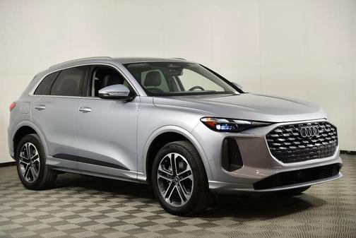 Florett Silver Metallic 2025 Audi Q5 2.0T quattro Premium