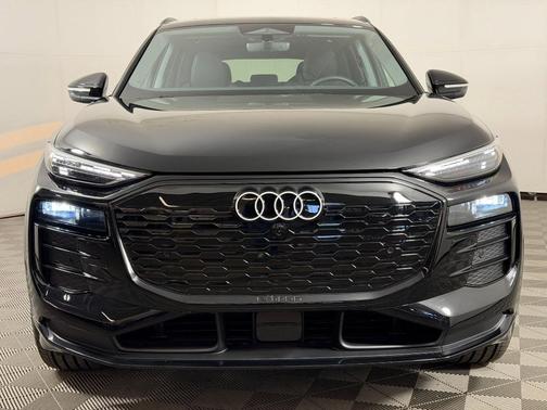 Mythos Black Metallic 2025 Audi Q6 e-tron Premium