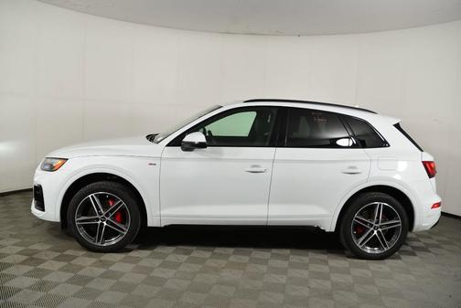 Glacier White Metallic 2024 Audi Q5 e 55 S line quattro Premium
