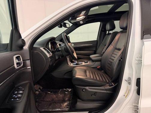 Bright White Clearcoat 2018 Jeep Grand Cherokee Sterling Edition