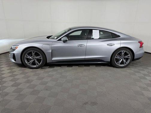 Florett Silver Metallic 2023 Audi e-tron GT Prestige