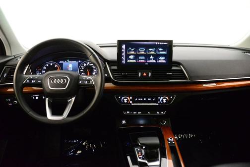 Manhattan Gray Metallic 2023 Audi Q5 40 Premium
