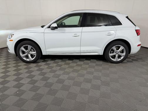 Glacier White Metallic 2020 Audi Q5 40 Premium Plus