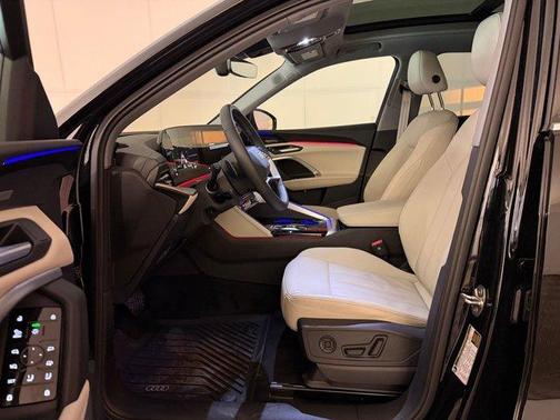 Mythos Black Metallic 2025 Audi Q5 2.0T quattro Premium