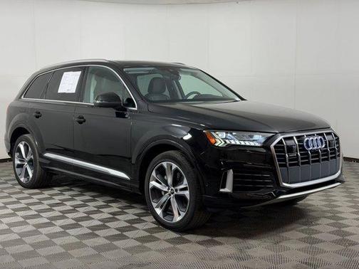 Mythos Black Metallic 2023 Audi Q7 55 Premium Plus