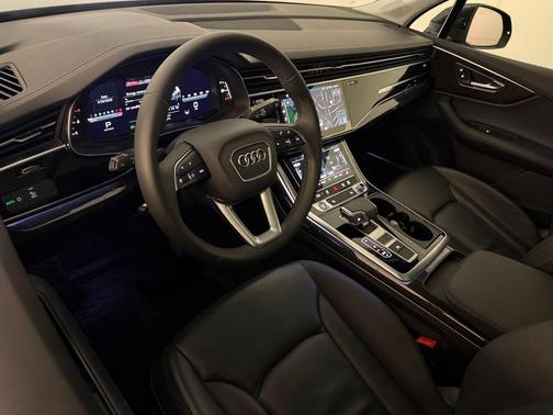 Mythos Black Metallic 2023 Audi Q7 55 Premium Plus