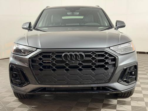 Daytona Gray Pearl Effect 2025 Audi Q5 55 S line quattro Premium