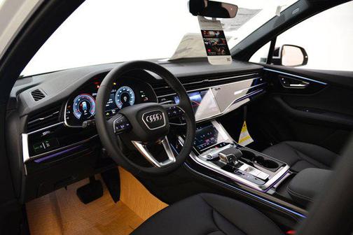 2025 Audi Q7 55 Premium Plus