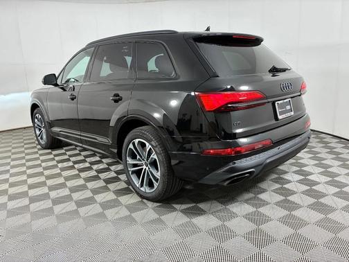Mythos Black Metallic 2026 Audi Q7 45 Premium