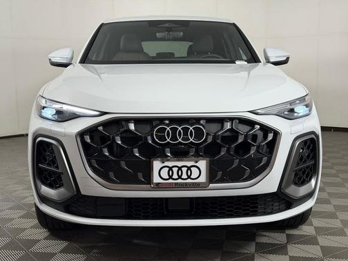 Glacier White Metallic 2026 Audi Q5 Sportback PLUS