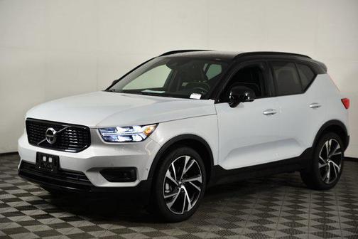 2022 Volvo XC40 T5 R-Design