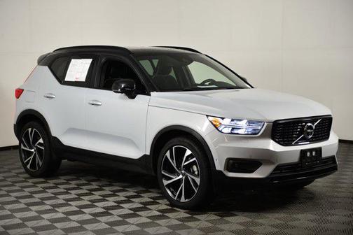 2022 Volvo XC40 T5 R-Design