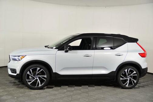 2022 Volvo XC40 T5 R-Design