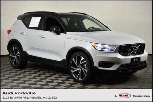 2022 Volvo XC40 T5 R-Design