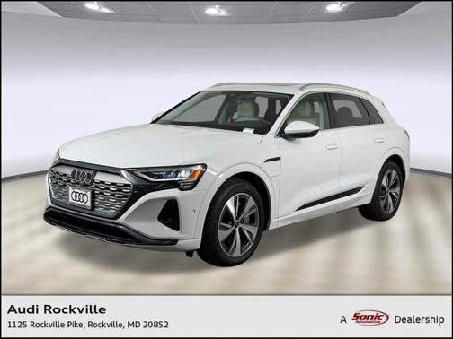 Glacier White Metallic 2024 Audi Q8 e-tron Premium