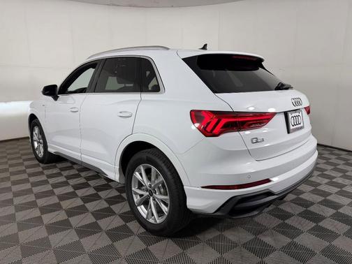 Glacier White Metallic 2025 Audi Q3 45 S line Premium