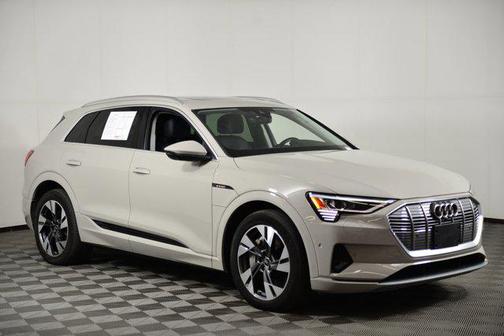 2022 Audi e-tron Premium Plus