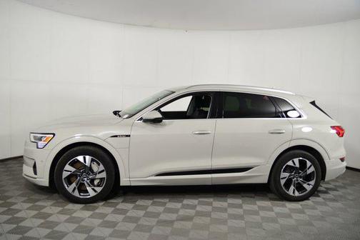 2022 Audi e-tron Premium Plus