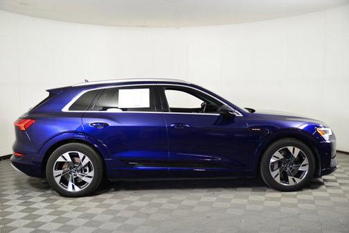 2022 Audi e-tron Premium Plus