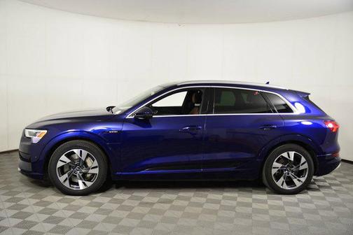 2022 Audi e-tron Premium Plus