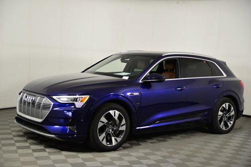 2022 Audi e-tron Premium Plus