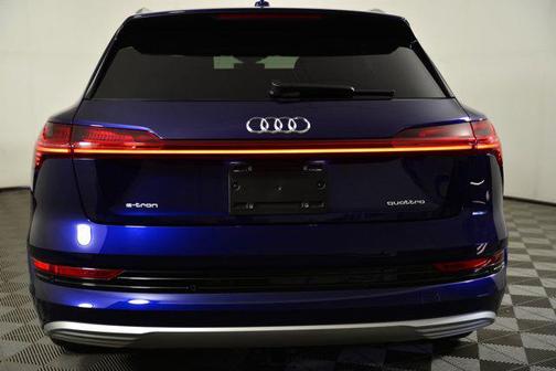 2022 Audi e-tron Premium Plus