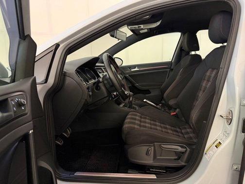 White Silver Metallic 2018 Volkswagen Golf GTI 2.0T S 4-Door