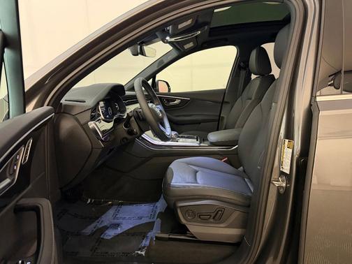 Samurai Gray Metallic 2026 Audi Q7 PLUS