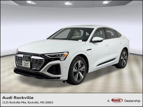 Glacier White Metallic 2024 Audi Q8 e-tron S line Premium
