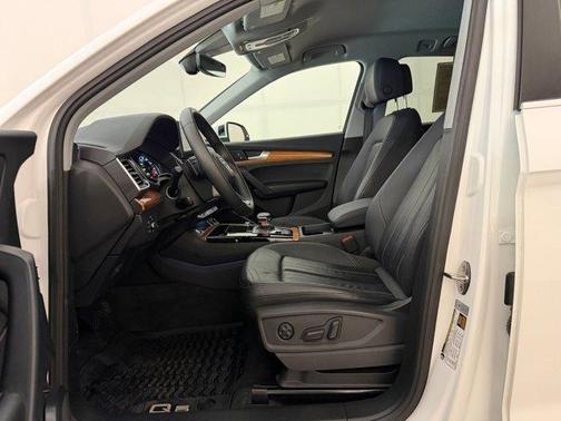 Ibis White 2023 Audi Q5 40 Premium