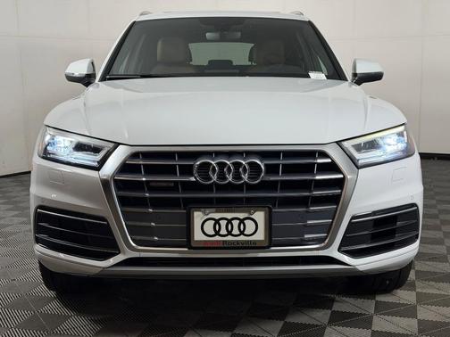 Glacier White Metallic 2019 Audi Q5 2.0T Premium Plus