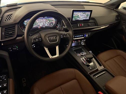 Glacier White Metallic 2019 Audi Q5 2.0T Premium Plus