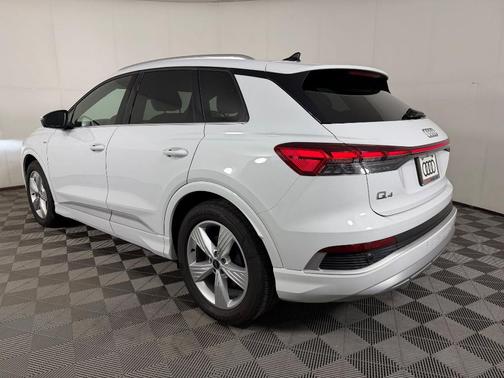 Glacier White Metallic 2025 Audi Q4 e-tron 55 quattro Premium