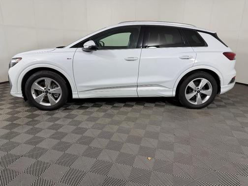 Glacier White Metallic 2025 Audi Q4 e-tron 55 quattro Premium