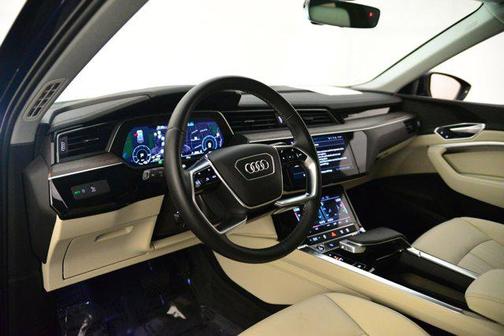 2022 Audi e-tron Premium quattro