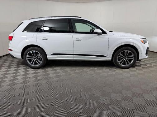 Glacier White Metallic 2025 Audi Q7 45 Premium