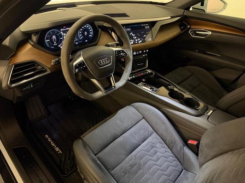Suzuka Gray Metallic 2023 Audi e-tron GT Premium Plus